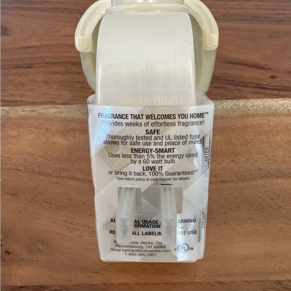 Bath & Body Works: Fall White Shiny Pumpkin Wallflower Plug - Picture 5 of 6
